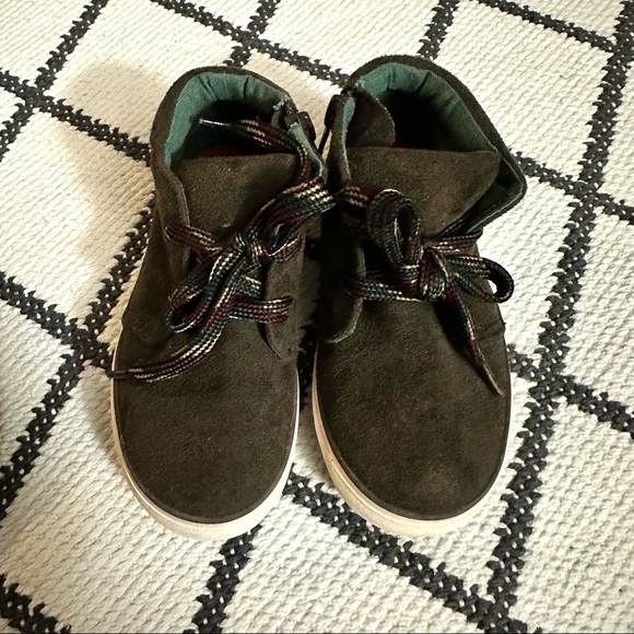 Lot of Pre-owned boy’s shoes sizes 6 / 7 / 8 - Picture 10 of 12